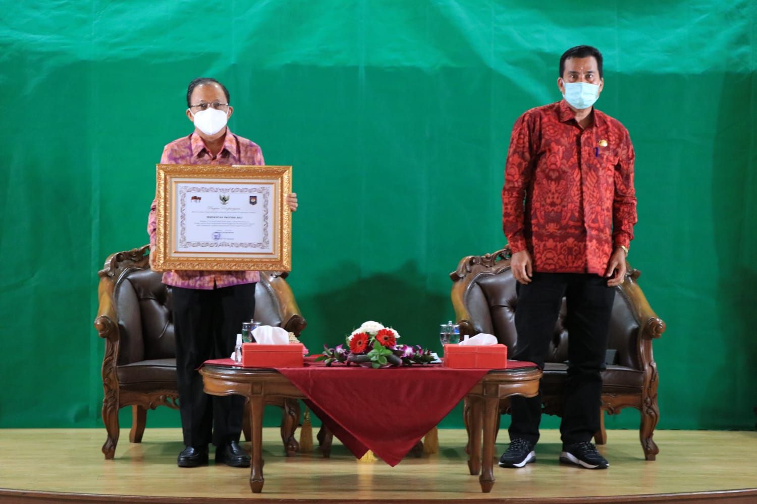 podiumnews.com-Tepat Waktu Tindak Lanjuti Hasil Pengawasan Inspektorat, Pemprov Bali Terima Penghargaan